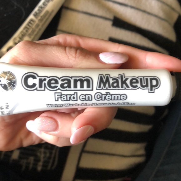 Makeup - Picture 3 of 4